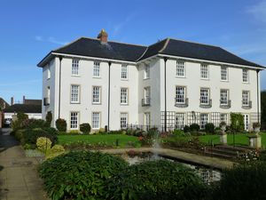 1 Fullands House- click for photo gallery